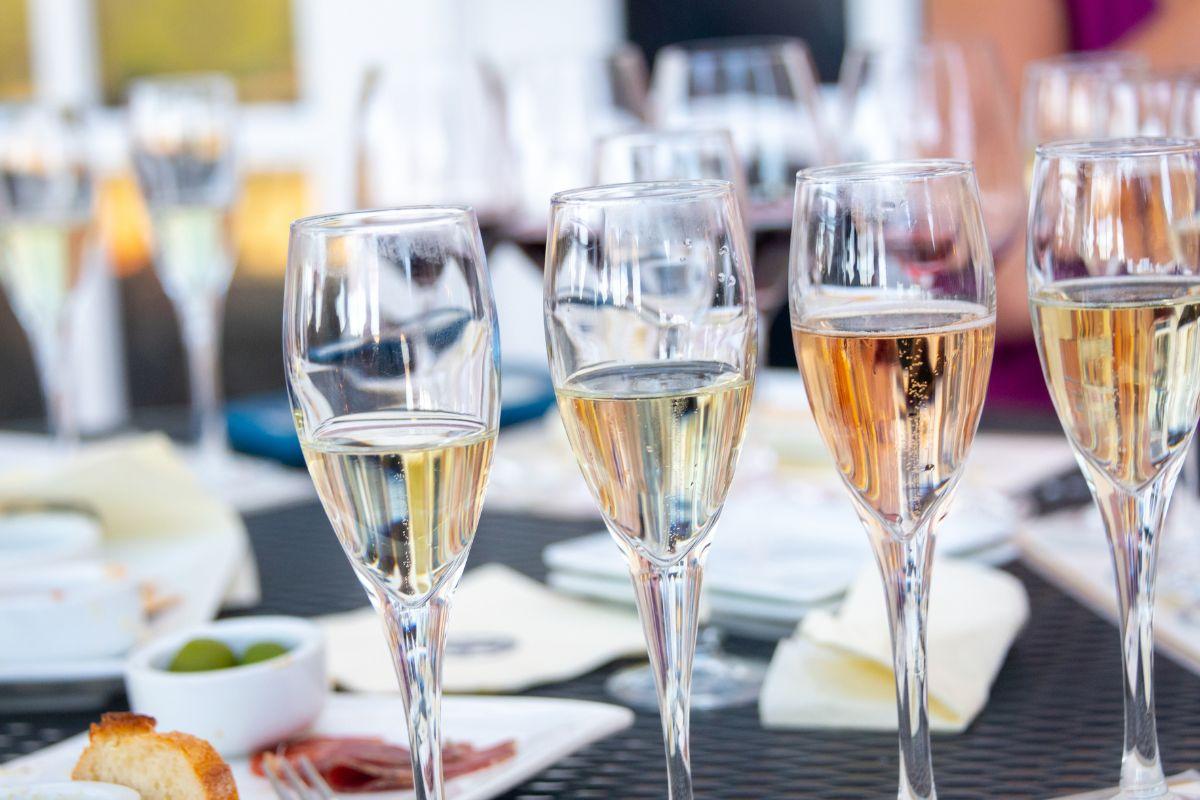 Ruinart Blanc de Blancs Brut Champagne: A Premier Cru Masterpiece