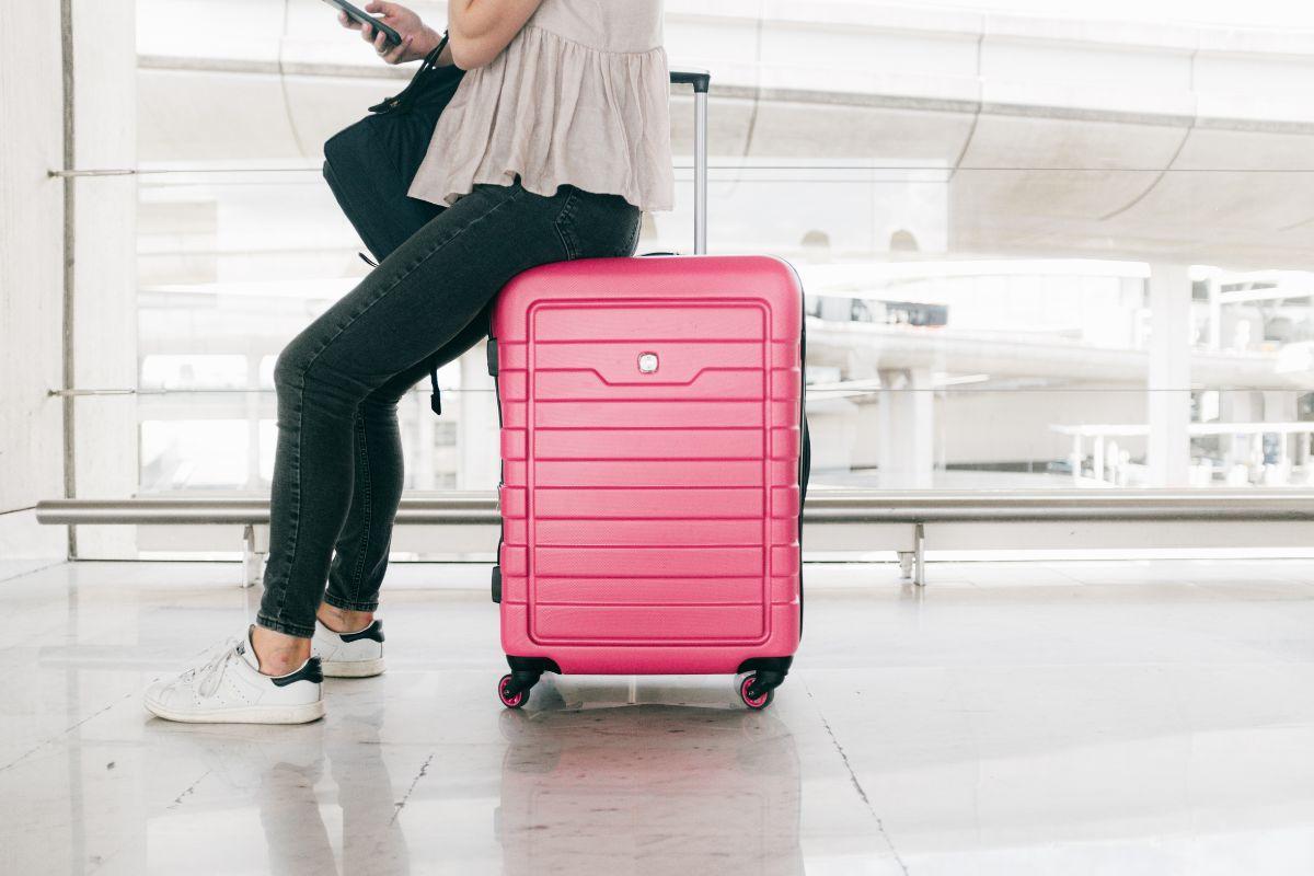 Samsonite Proxis Global Carry-On Spinner: Lightweight Luxury for Savvy Travelers