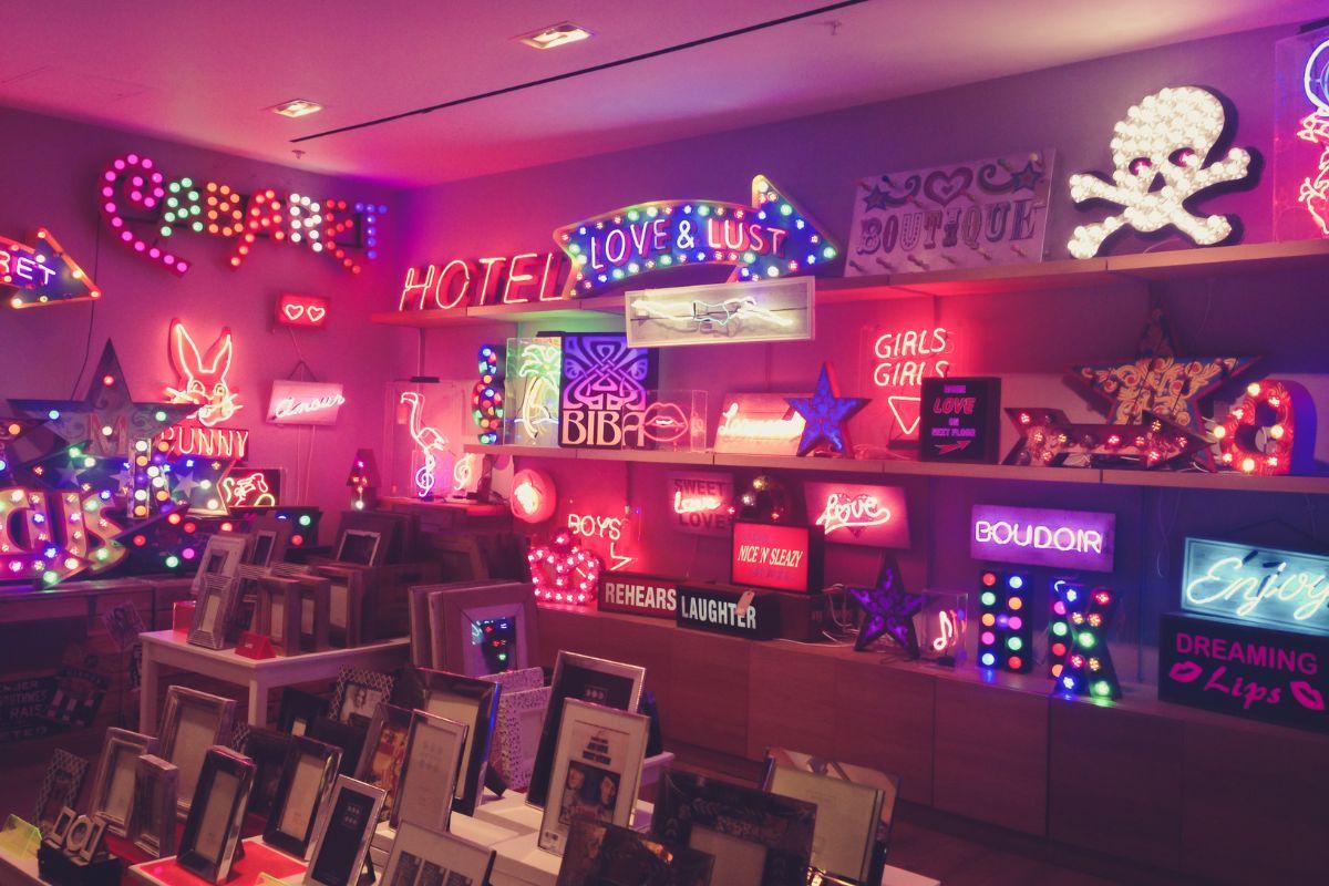 DHgate LED Neon Signs: Your Guide to Custom & Pre-Made Illuminated Displays